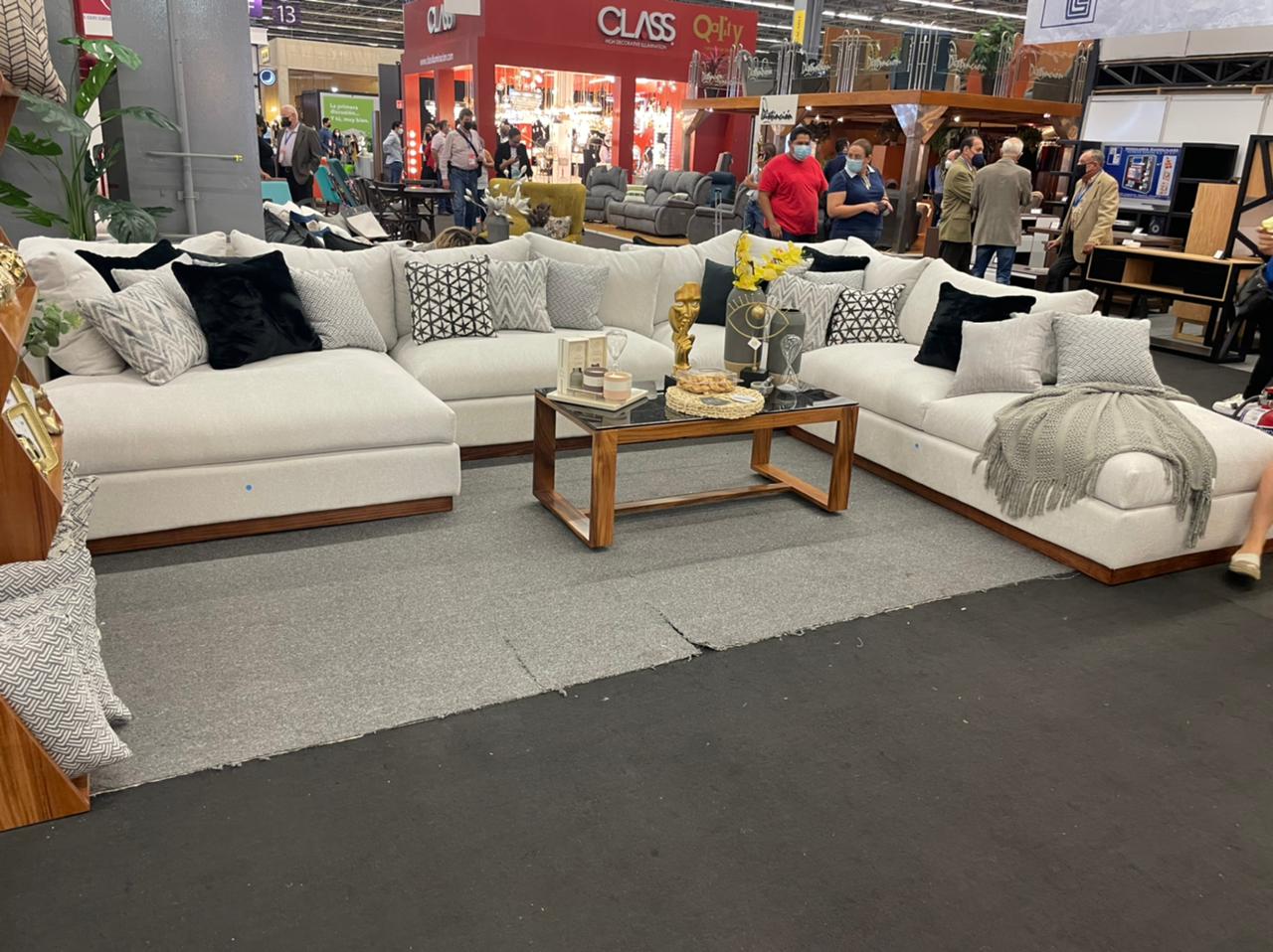 * CYNTHIA SECTIONAL SNOW Image