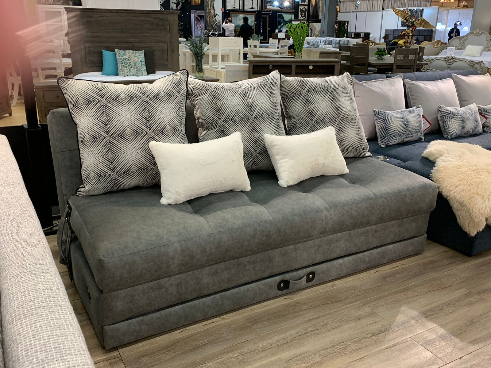 * Tutto leather sofa Image