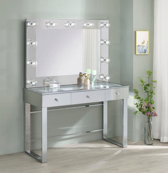 * 935934 / Umbridge 3-drawer Vanity with Lighting Chrome and White