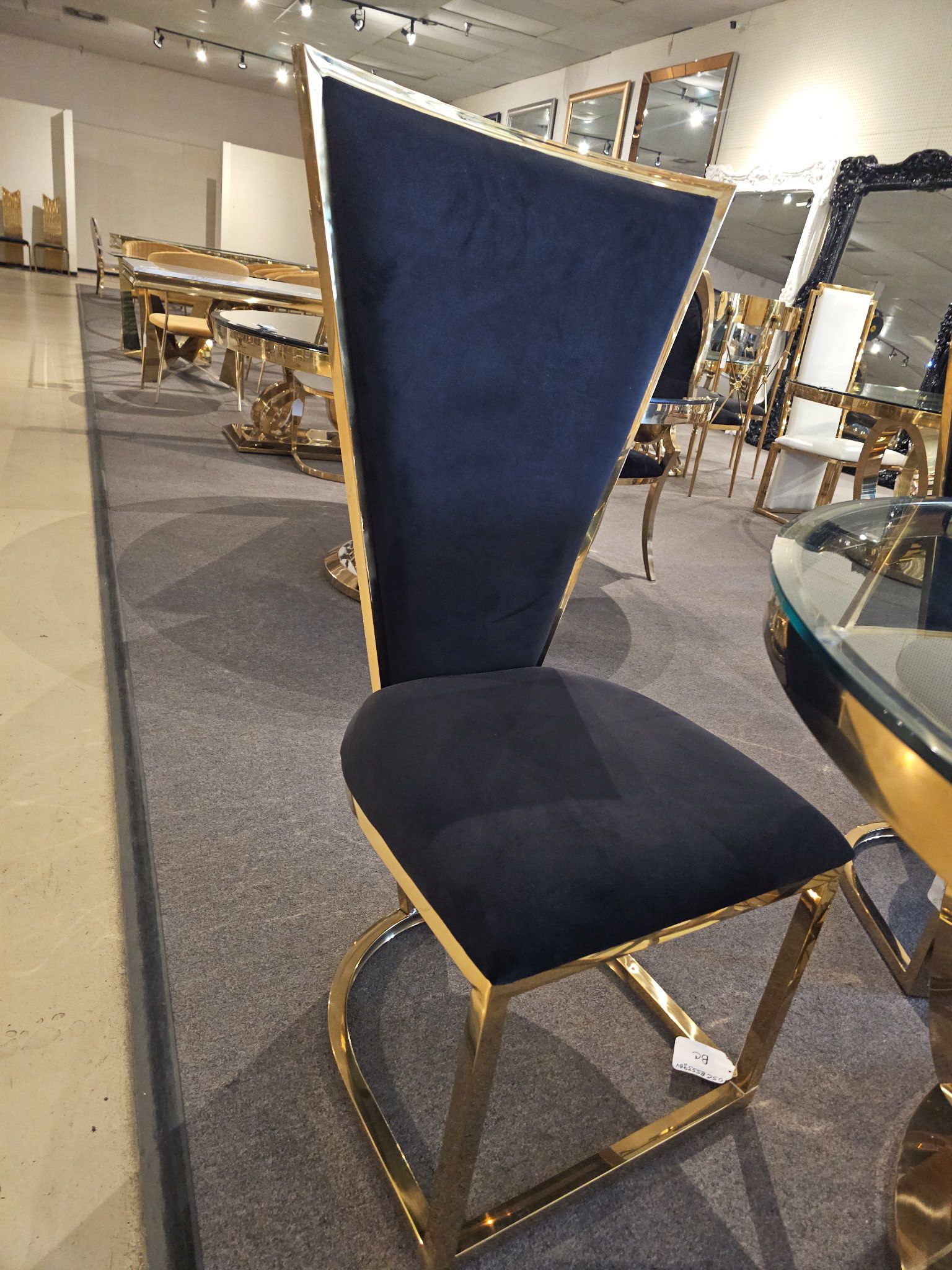 05CB553GBV / Gold / Black Chair Image