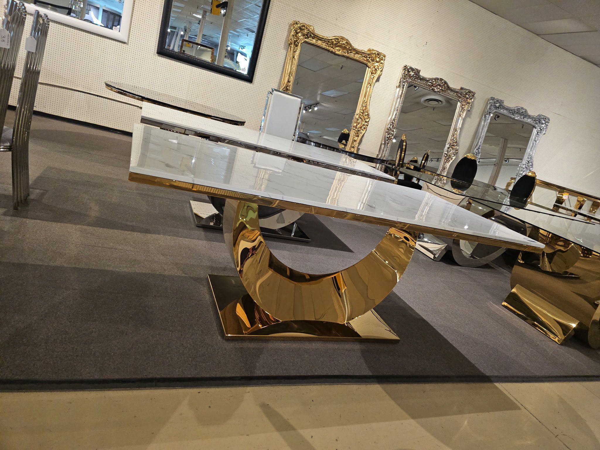 + 05C250517G / White/Gold table Image