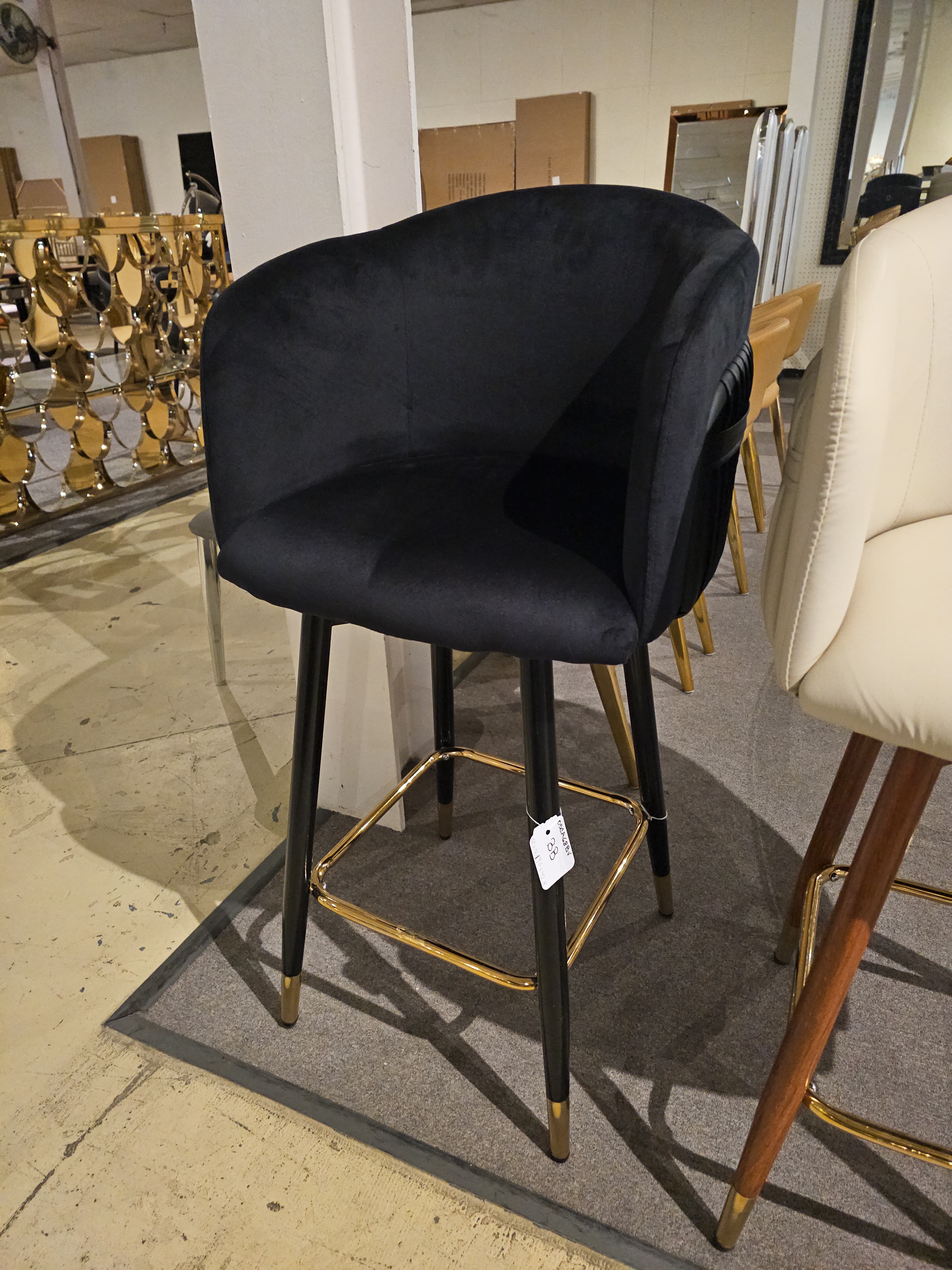 + 05CA68BV // Chair Image