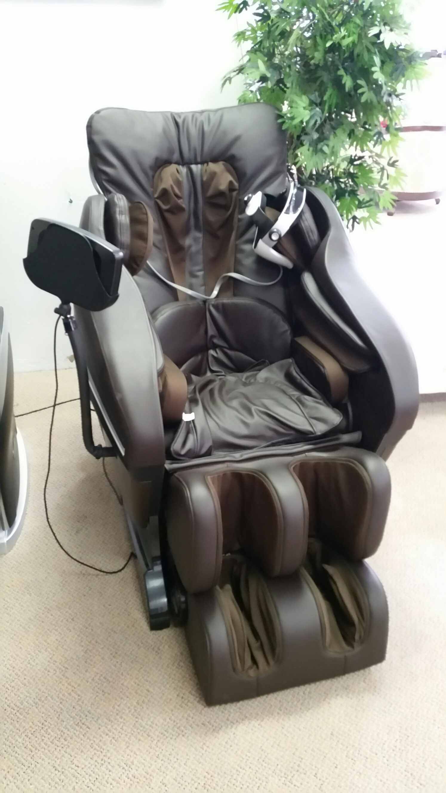 8860-A MASSAGE CHAIR Image
