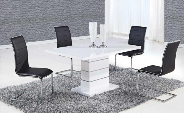 D470 - DINING TABLE -{TABLE+BLACK CHAIRS}
