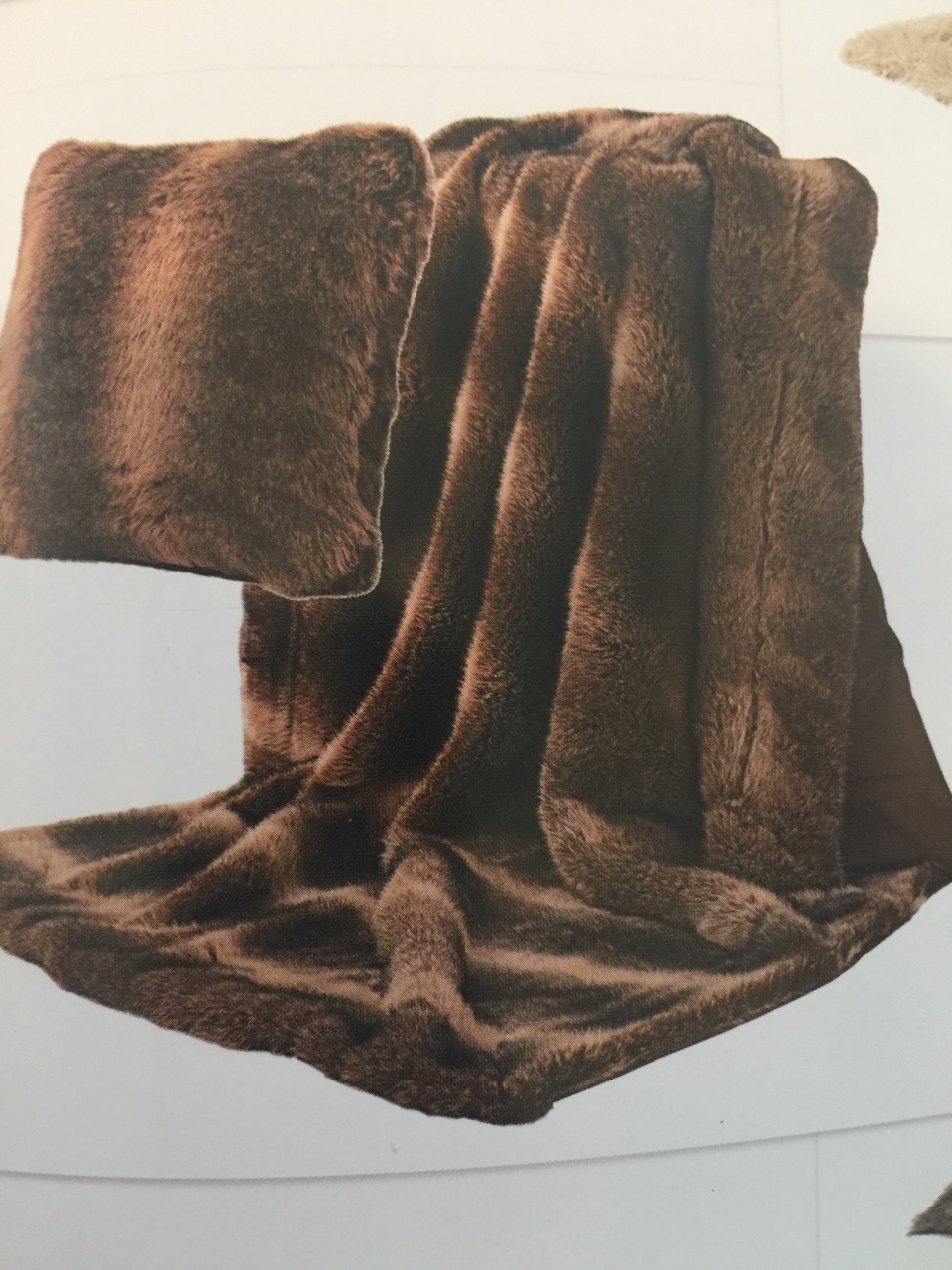 PL4001 PILLOW & THROW Image