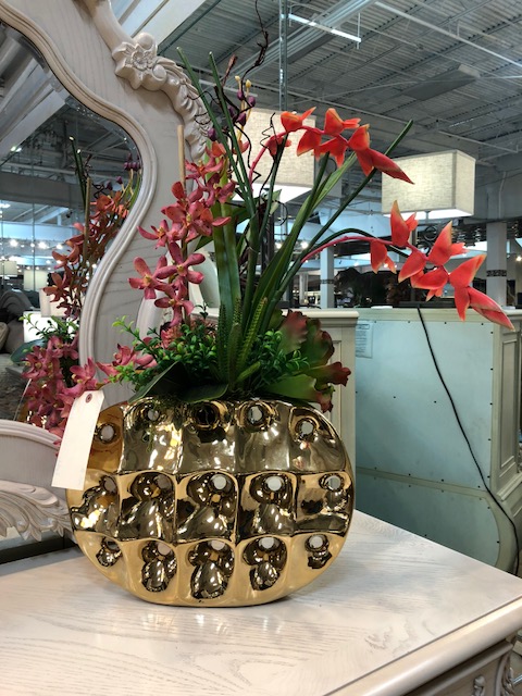 99104 GOLD VASE Image
