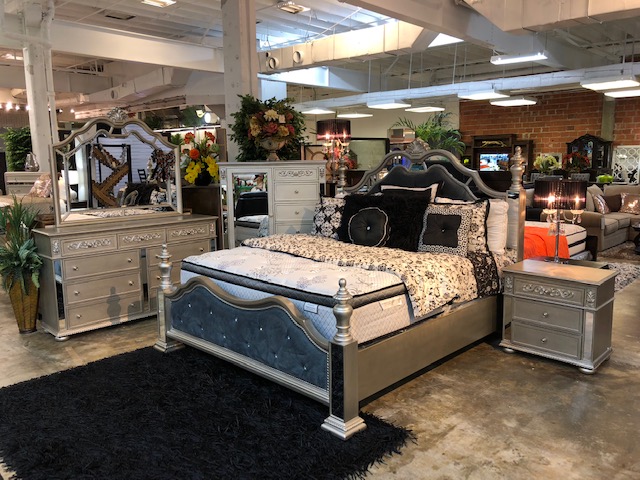 5810 UPHOLSTERY BEDROOM SET Image