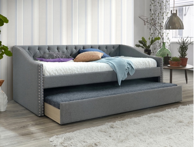 + 5325 // Lacy Daybed