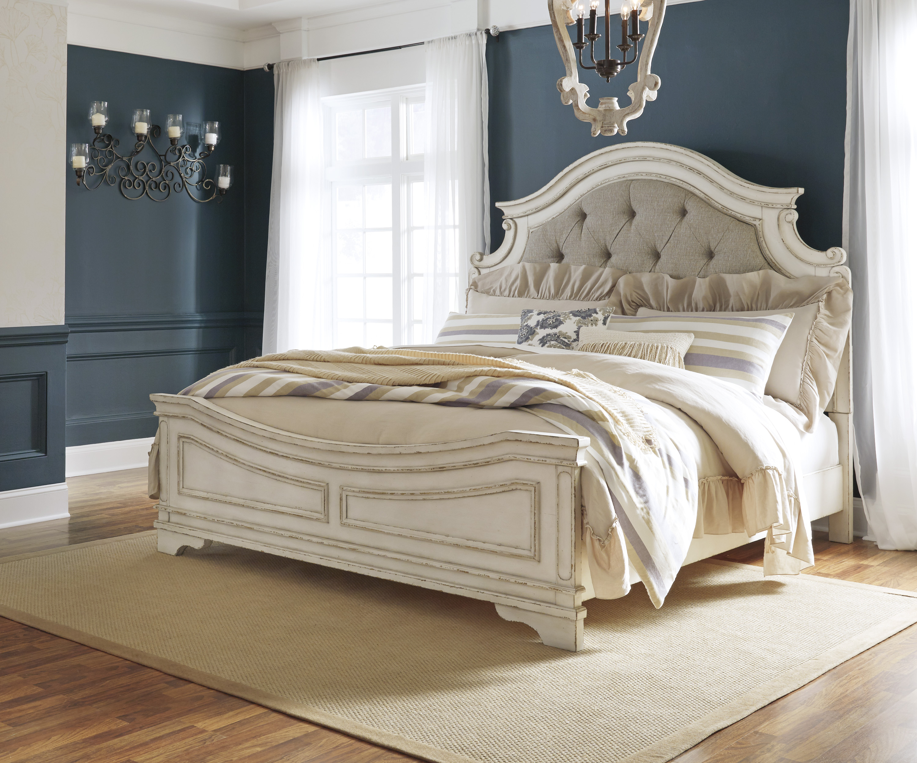 B743 REALYN BEDROOM SET