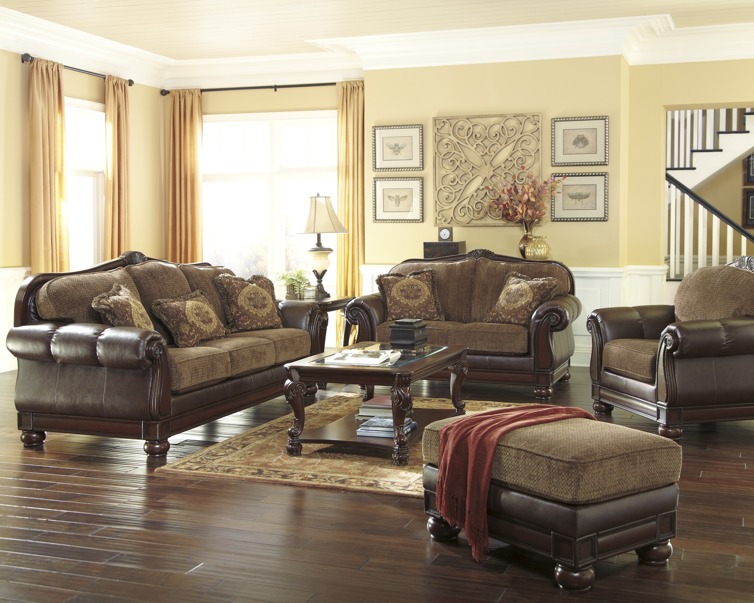 30605 BEAMERTON HEIGHTS CHESTNUT LIVING ROOM