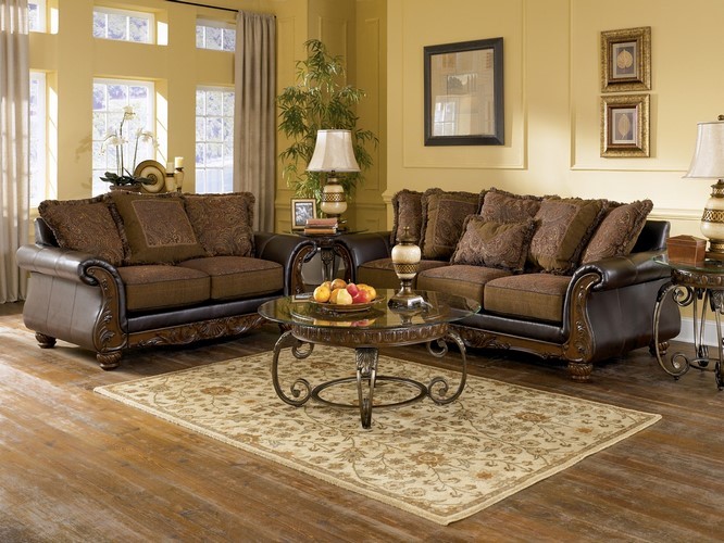 34602 Wilmington Walnut Sofa