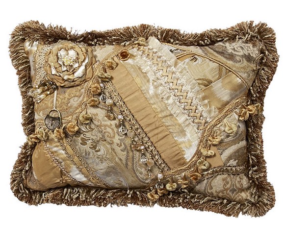 ALESSANDRA PIECED RECT. WITH FLOWER PILLOW